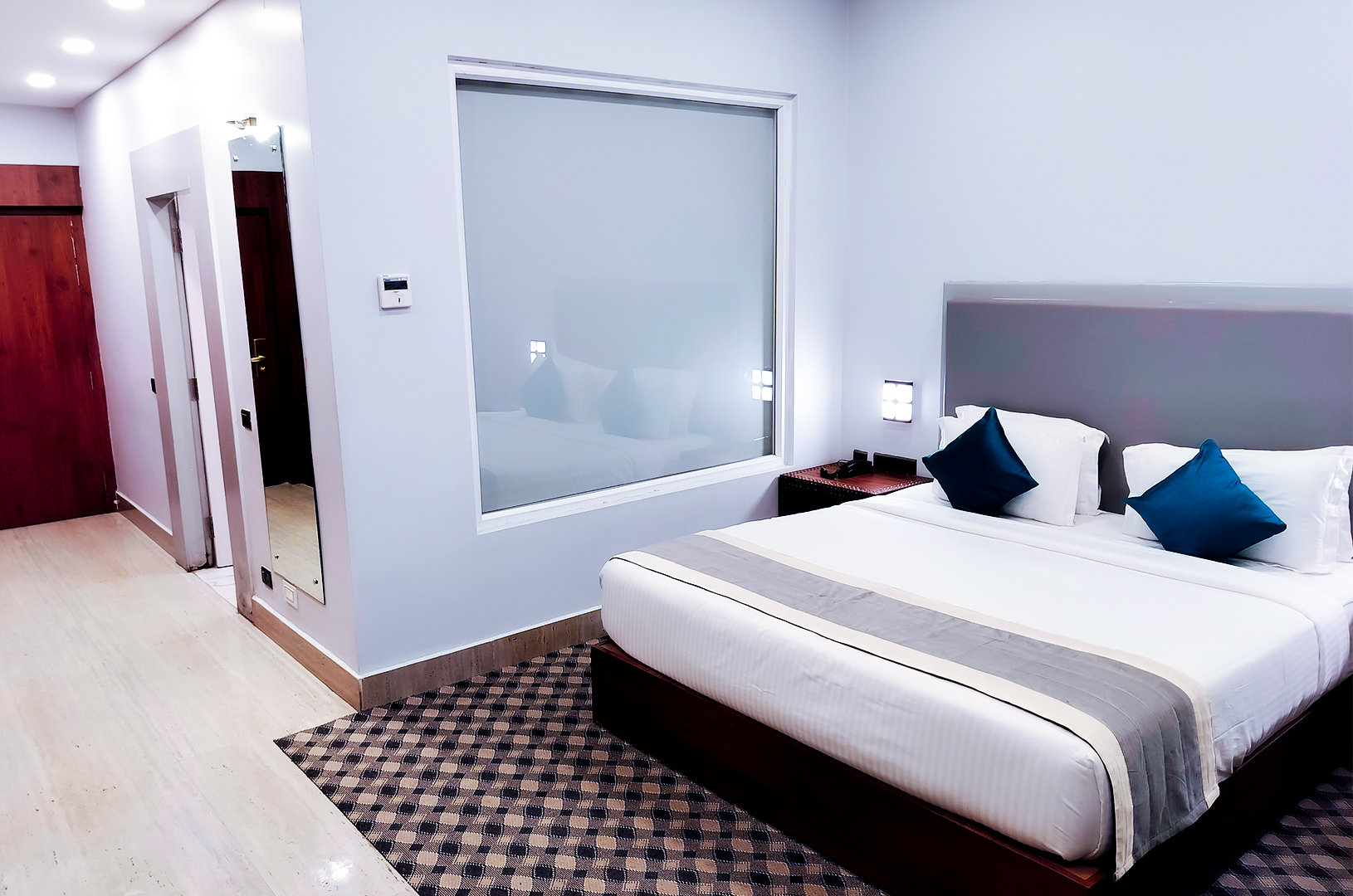 SUPERIOR ROOM.jpg